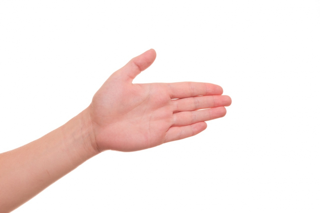 Przyczyny, objawy i leczenie wybitego palca